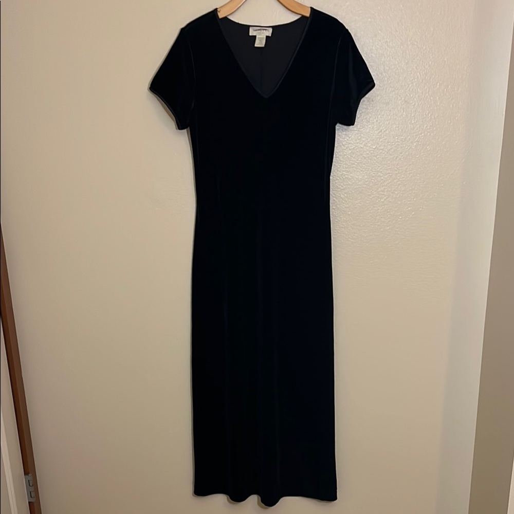 Express Tricot Elegant Black V-Neck Dress